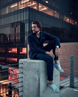 С чем носить красный нагрудный платок с принтом