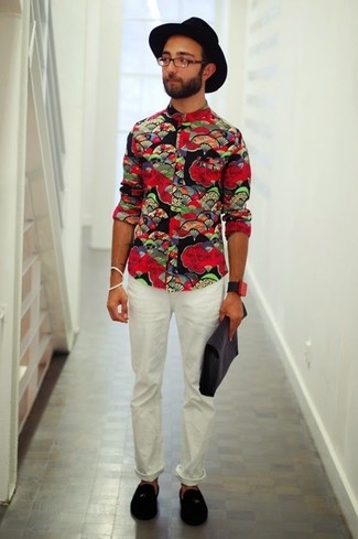 С чем носить красную рубашку с принтом мужчине