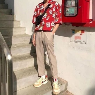 С чем носить красную рубашку с принтом мужчине