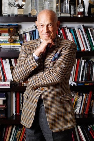 С чем носить красный галстук с принтом мужчине