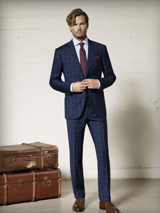 С чем носить красный галстук с принтом мужчине