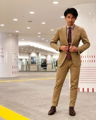 С чем носить красный галстук с принтом мужчине