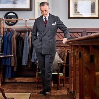 С чем носить красный галстук с принтом мужчине