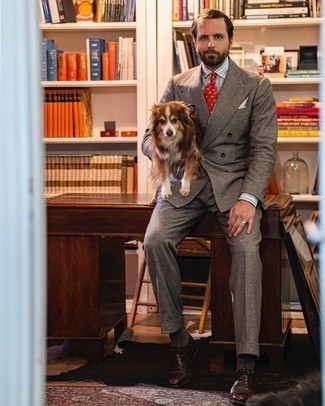 С чем носить красный галстук с принтом мужчине