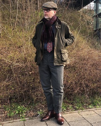 С чем носить красный галстук с принтом мужчине