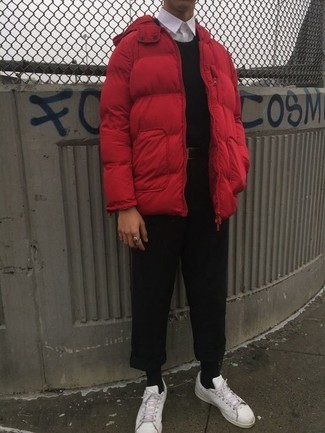 Как носить красную куртку-пуховик с черными брюками чинос