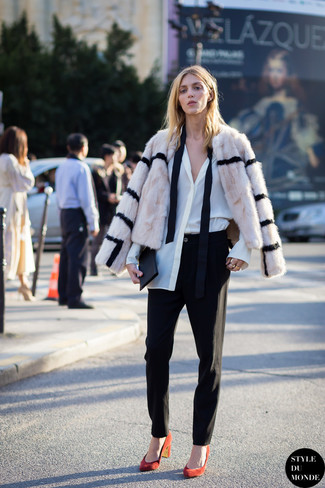 Какие короткие шубы носить с красными туфлями