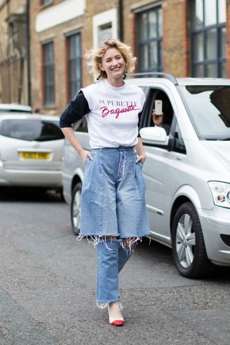 Какие джинсы носить с красными туфлями