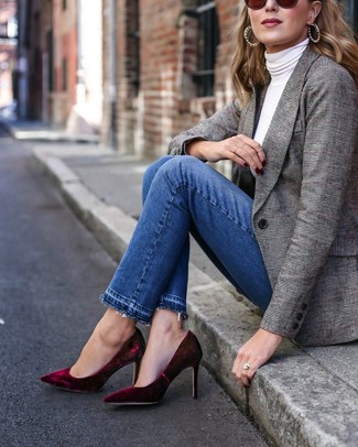 Какие водолазки носить с красными туфлями