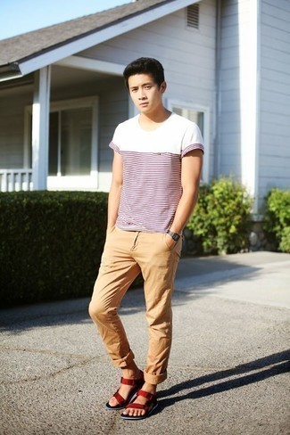 С чем носить красные сандалии мужчине