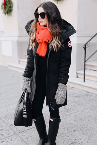 С чем носить красный шарф женщине