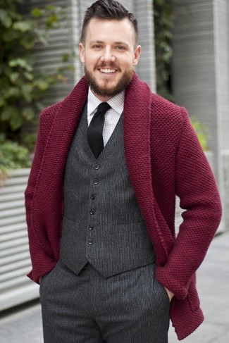 С чем носить красный кардиган с отложным воротником мужчине