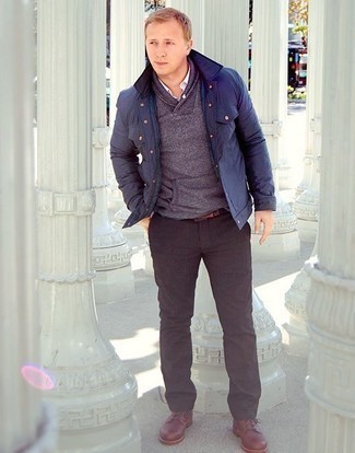 С чем носить красный свитер с отложным воротником