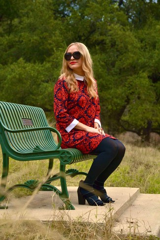 С чем носить красное платье прямого кроя