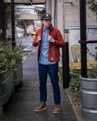 Какие джинсы носить с красной курткой-рубашкой мужчине