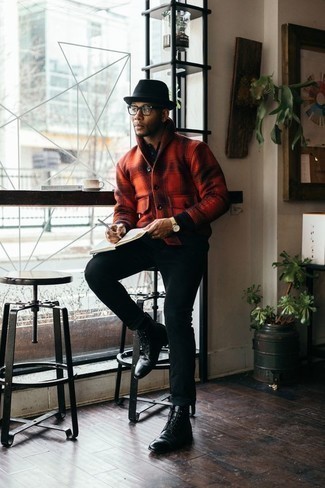 С чем носить красную куртку-рубашку мужчине