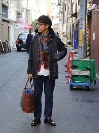 С чем носить красную куртку-рубашку мужчине