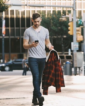 С чем носить красную куртку-рубашку мужчине