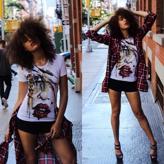 С чем носить красную рубашку женщине