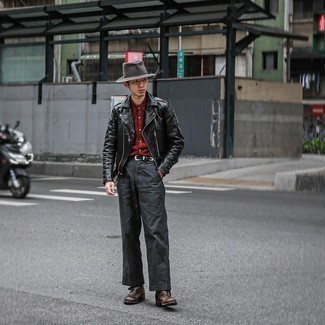 Какие косухи носить с красной рубашкой с коротким рукавом мужчине