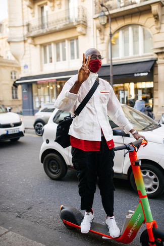 С чем носить красную рубашку с коротким рукавом мужчине