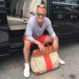 С чем носить красные шорты за 50 лет мужчине