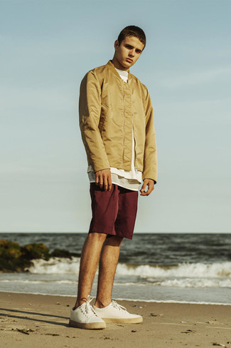 Какие низкие кеды носить с красными шортами мужчине