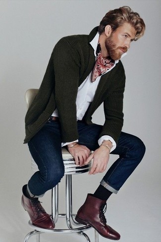 С чем носить красный шелковый шарф мужчине