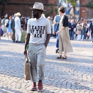 С чем носить красные слипоны мужчине