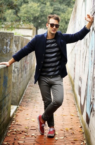 С чем носить красные кеды мужчине