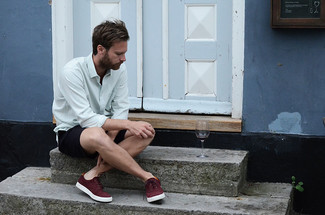 С чем носить красные кеды мужчине