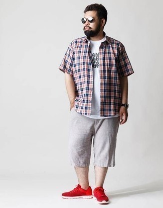 С чем носить красные кеды мужчине в стиле кэжуал