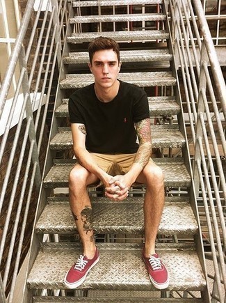 С чем носить красные кеды мужчине в жару