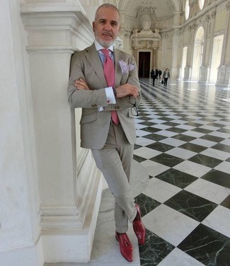 С чем носить красные носки за 50 лет мужчине