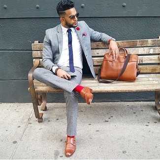 С чем носить красные носки в 30 лет мужчине