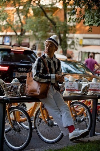 С чем носить красные носки в 20 лет мужчине