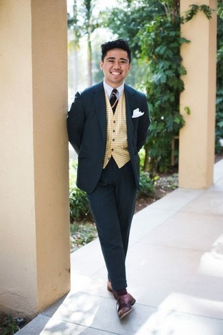 С чем носить красные носки в 30 лет мужчине