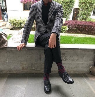 С чем носить красные носки за 50 лет мужчине