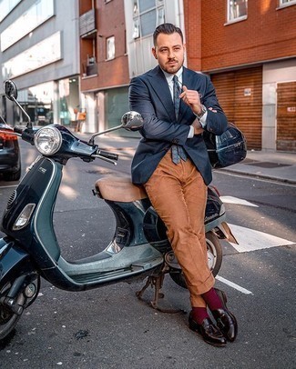 С чем носить красные носки в 30 лет мужчине