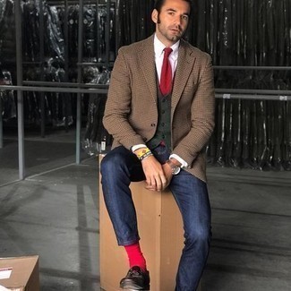 С чем носить красные носки в 30 лет мужчине