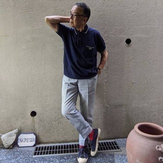 С чем носить красные носки за 60 лет мужчине