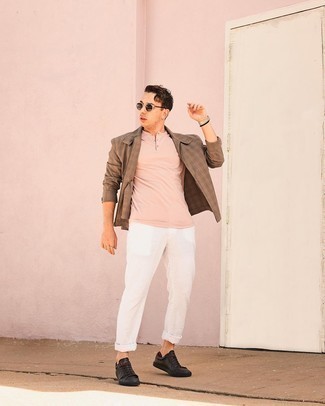 С чем носить красные носки в 30 лет мужчине