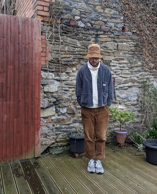 С чем носить красные носки в 30 лет мужчине