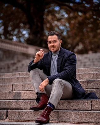 С чем носить красные замшевые ботинки мужчине