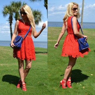 С чем носить красные замшевые босоножки на каблуке