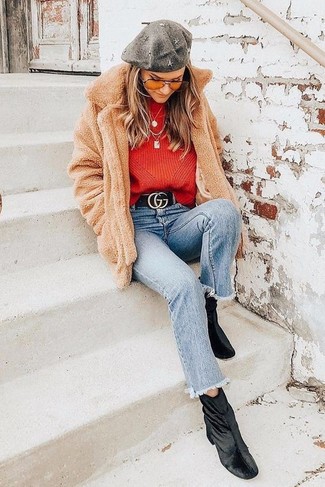 С чем носить красный свитер женщине