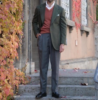 С чем носить красный трикотажный жилет мужчине