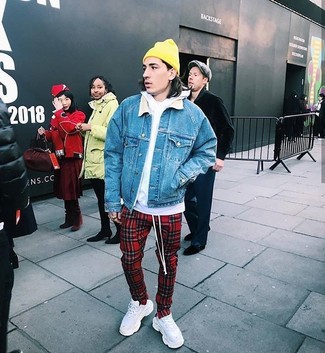 Какие кроссовки носить с красными спортивными штанами мужчине