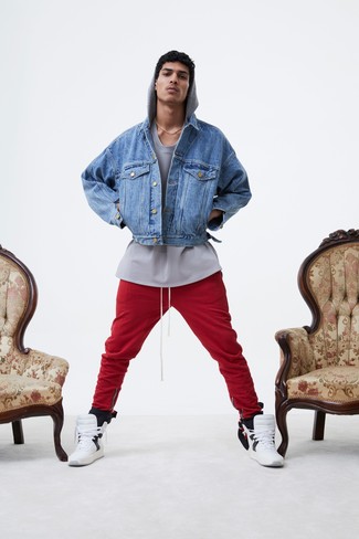 С чем носить красные спортивные штаны мужчине