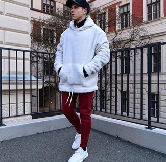 С чем носить красные спортивные штаны мужчине